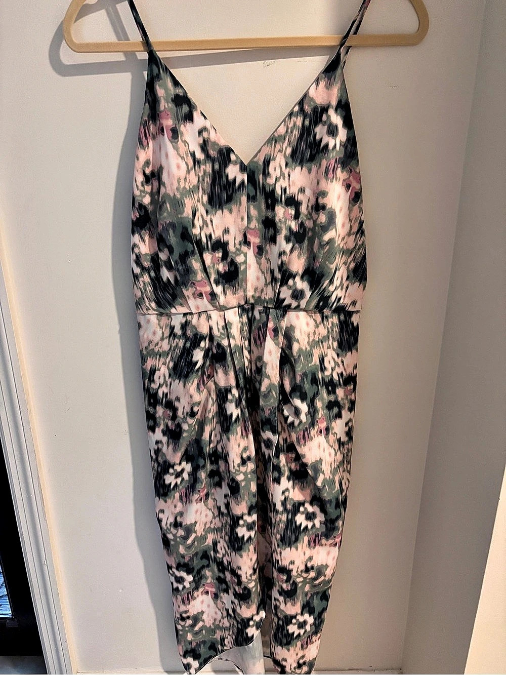 Chelsea28 Floral Print knee-length dress in Pink & green Size XS Like New